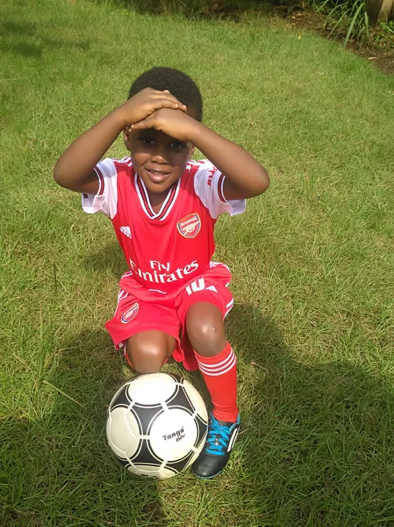 kid in arsenal full jersey